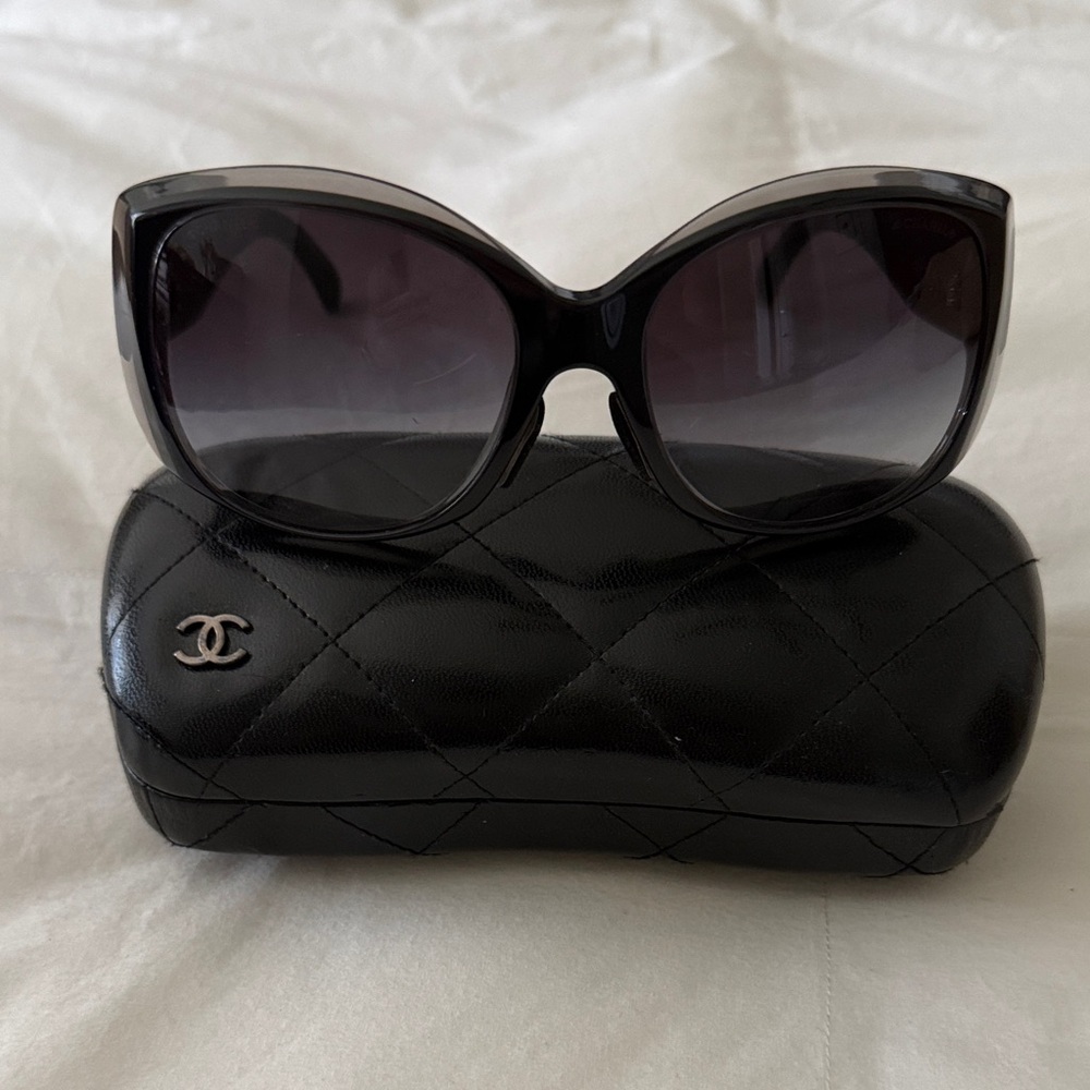 CHANEL Black Oversized Sunglasses